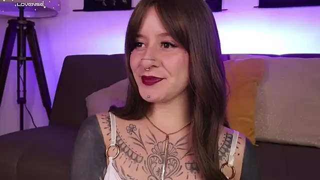 Snapshot of Daarlene chatting on November 2025 10:19:02 AM Daarlene online show from November 2025 10:19:02 AM