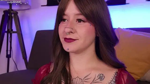 Snapshot of Daarlene chatting on November 2025 10:09:02 AM Daarlene online show from November 2025 10:09:02 AM