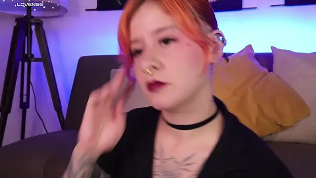 Snapshot of Daarlene chatting on November 2025 11:03:01 AM Daarlene online show from November 2025 11:03:01 AM