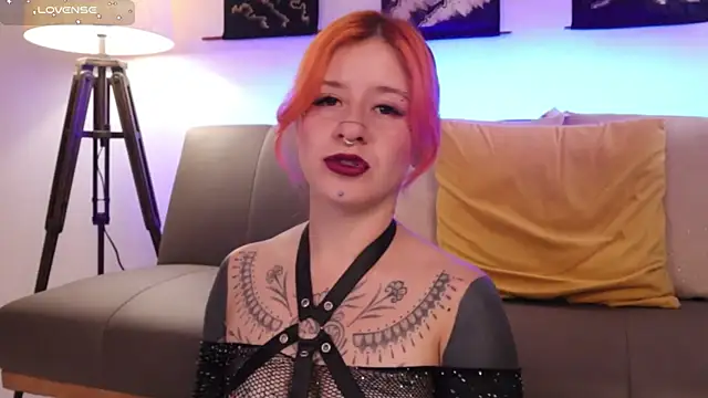 Snapshot of Daarlene chatting on November 2025 11:25:02 AM Daarlene online show from November 2025 11:25:02 AM