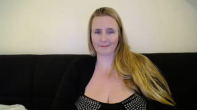 Snapshot of XXNikkie chatting on February 2025 11:11:02 PM XXNikkie online show from February 2025 11:11:02 PM