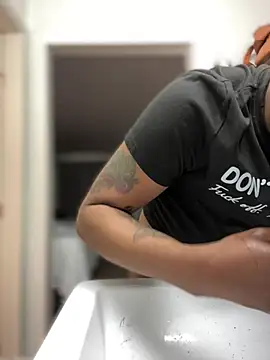 Snapshot of PrettyGal_Tingz chatting on February 2025 04:04:01 PM PrettyGal Tingz online show from February 2025 04:04:01 PM