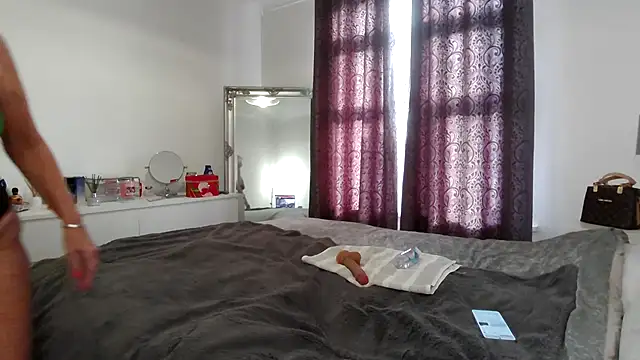 TanyaTaylor45 online show from November 2025 01:32:02 PM