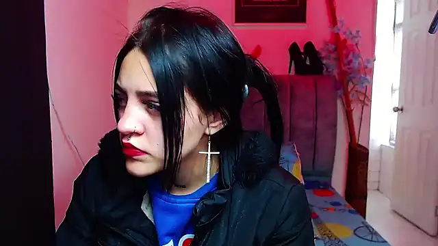 Snapshot of Violettasquirt chatting on October 2025 01:23:02 PM Violettasquirt online show from October 2025 01:23:02 PM