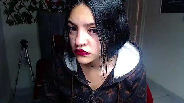 Violettasquirt online show from May 2026 01:06:01 PM
