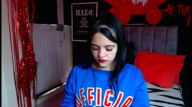 Snapshot of Violettasquirt chatting on March 2025 03:34:01 PM Violettasquirt online show from March 2025 03:34:01 PM