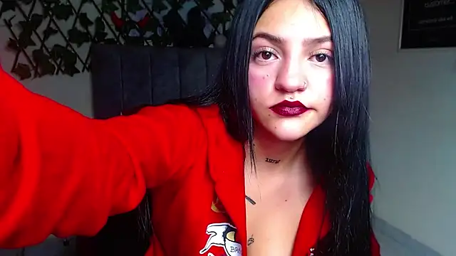 Violettasquirt online show from June 2026 02:33:01 PM