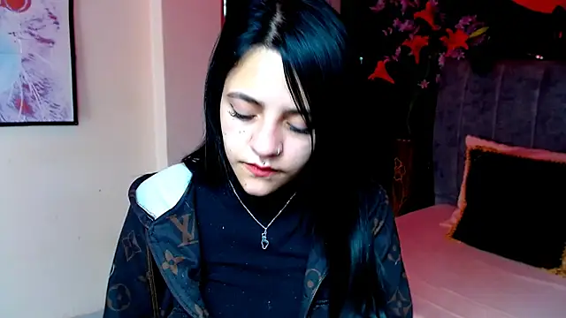 Violettasquirt online show from December 2025 01:56:01 PM