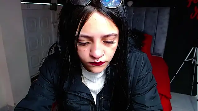 Violettasquirt online show from March 2026 01:34:02 PM