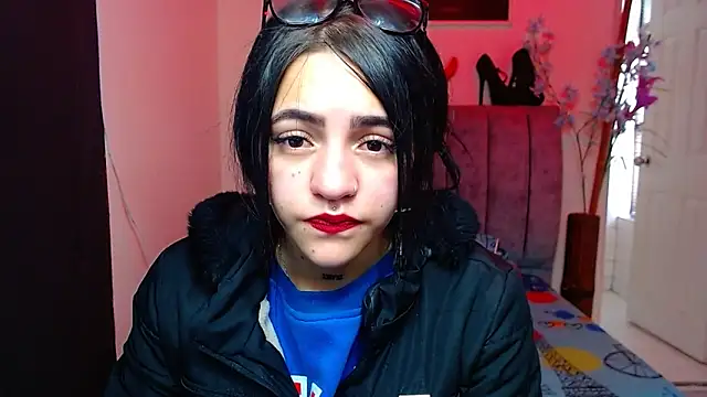 Snapshot of Violettasquirt chatting on October 2025 01:35:02 PM Violettasquirt online show from October 2025 01:35:02 PM