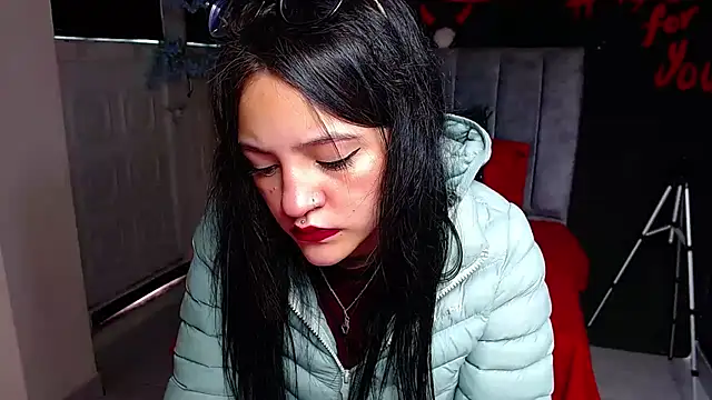 Violettasquirt online show from March 2026 01:26:01 PM