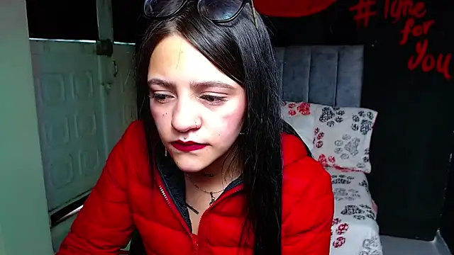 Violettasquirt online show from April 2026 03:41:02 PM