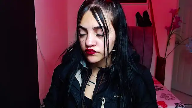 Snapshot of Violettasquirt chatting on September 2025 01:28:02 PM Violettasquirt online show from September 2025 01:28:02 PM