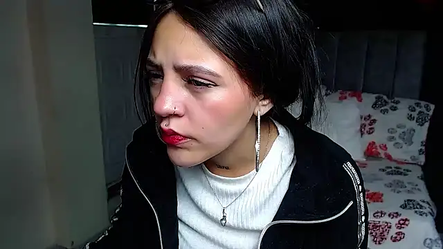 Violettasquirt online show from April 2026 01:35:01 PM