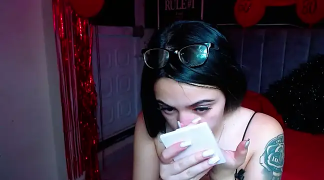 Snapshot of Violettasquirt chatting on February 2025 09:25:02 PM Violettasquirt online show from February 2025 09:25:02 PM