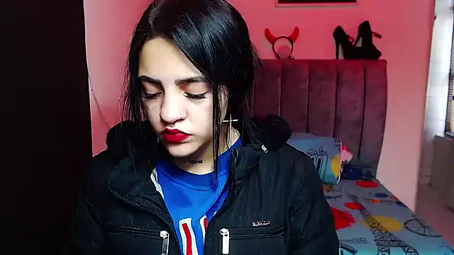 Snapshot of Violettasquirt chatting on October 2025 01:23:02 PM Violettasquirt online show from October 2025 01:23:02 PM