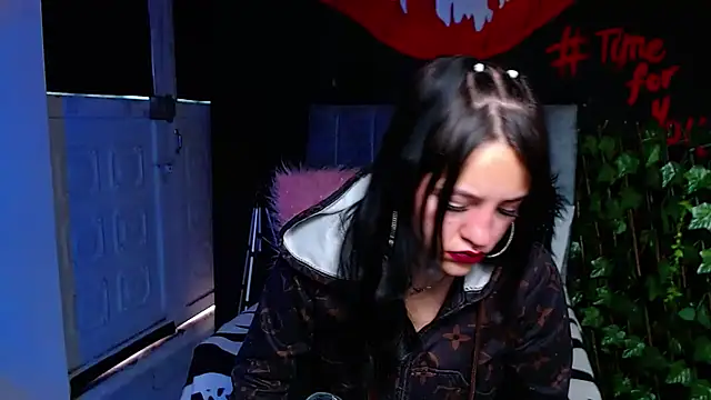 Violettasquirt online show from April 2026 01:26:02 PM