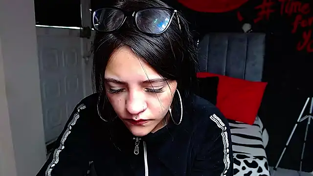 Violettasquirt online show from March 2026 01:43:02 PM