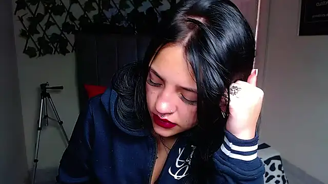 Violettasquirt online show from June 2026 01:33:02 PM
