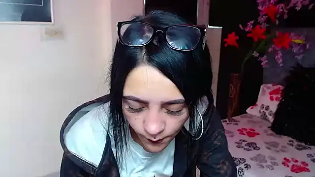 Violettasquirt online show from December 2025 01:49:01 PM