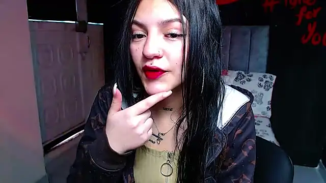 Violettasquirt online show from April 2026 01:34:02 PM