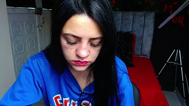 Violettasquirt online show from May 2026 02:13:02 PM