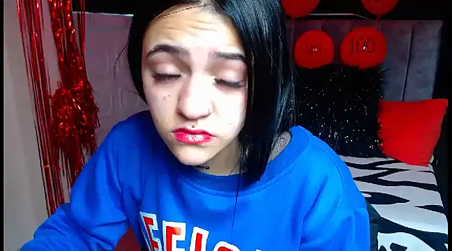 Snapshot of Violettasquirt chatting on March 2025 03:32:02 PM Violettasquirt online show from March 2025 03:32:02 PM
