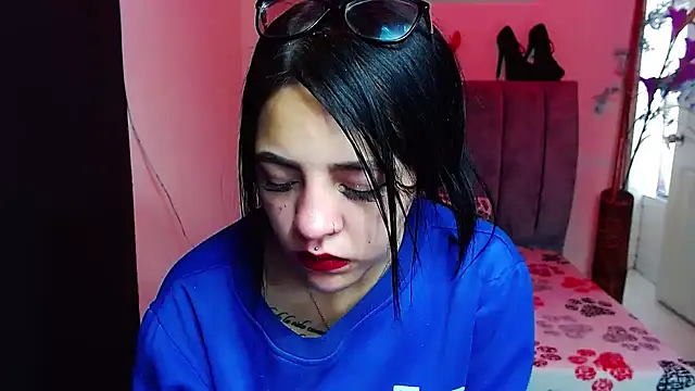 Snapshot of Violettasquirt chatting on October 2025 01:36:01 PM Violettasquirt online show from October 2025 01:36:01 PM