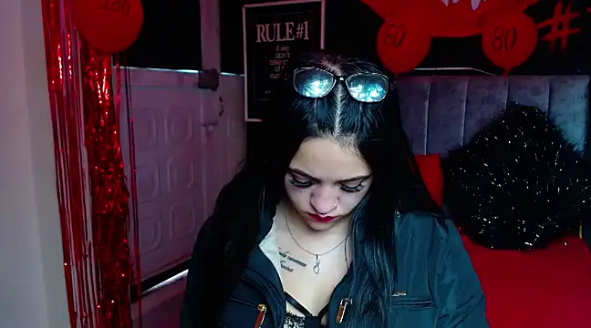 Snapshot of Violettasquirt chatting on February 2025 04:05:02 PM Violettasquirt online show from February 2025 04:05:02 PM
