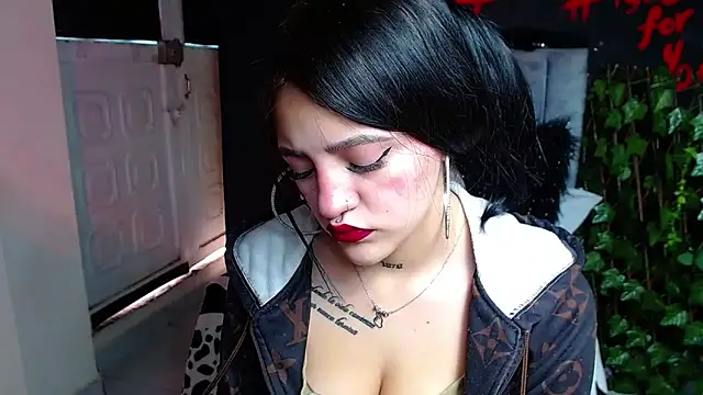 Violettasquirt online show from April 2026 02:30:01 PM