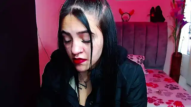 Snapshot of Violettasquirt chatting on October 2025 01:56:02 PM Violettasquirt online show from October 2025 01:56:02 PM