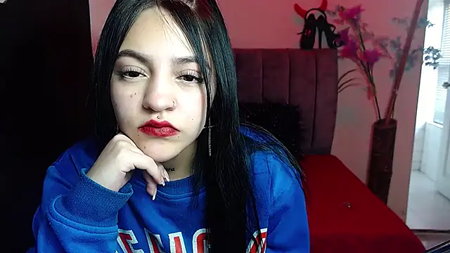 Snapshot of Violettasquirt chatting on September 2025 01:16:02 PM Violettasquirt online show from September 2025 01:16:02 PM