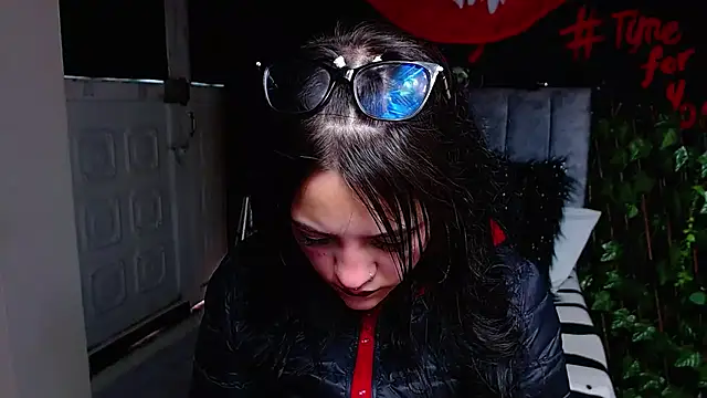 Violettasquirt online show from April 2026 02:43:01 PM