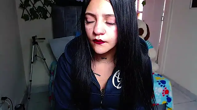 Violettasquirt online show from July 2026 01:45:01 PM
