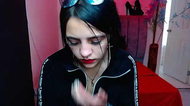 Snapshot of Violettasquirt chatting on October 2025 01:55:02 PM Violettasquirt online show from October 2025 01:55:02 PM