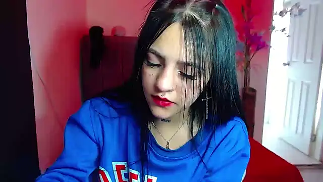 Snapshot of Violettasquirt chatting on September 2025 03:01:02 PM Violettasquirt online show from September 2025 03:01:02 PM