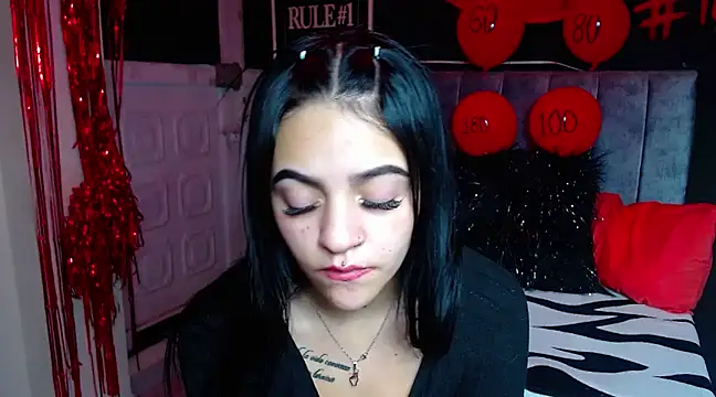 Snapshot of Violettasquirt chatting on March 2025 09:22:01 PM Violettasquirt online show from March 2025 09:22:01 PM