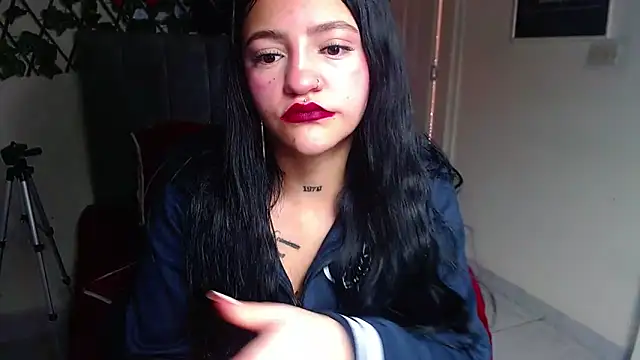 Violettasquirt online show from June 2026 01:33:01 PM