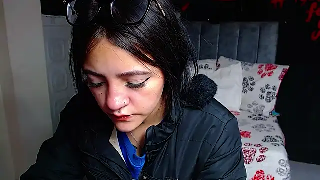 Violettasquirt online show from March 2026 01:35:02 PM