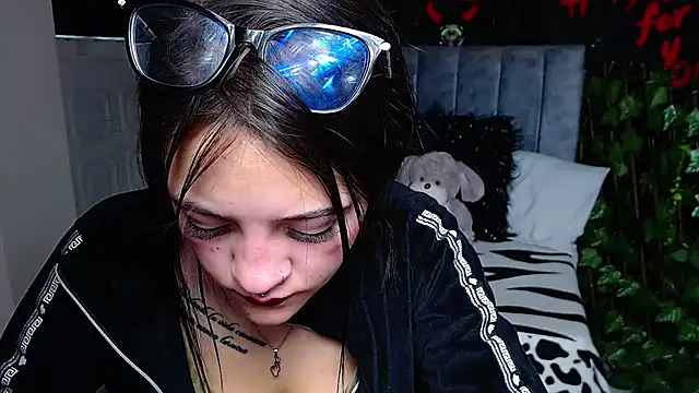 Violettasquirt online show from April 2026 01:46:02 PM