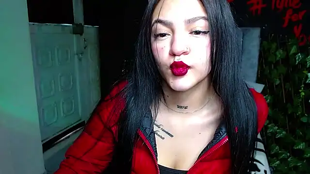 Violettasquirt online show from April 2026 01:36:01 PM