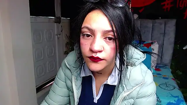 Violettasquirt online show from May 2026 01:41:01 PM