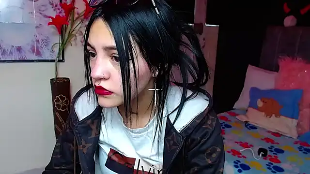 Violettasquirt online show from November 2025 01:23:02 PM