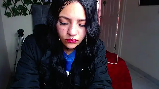 Violettasquirt online show from May 2026 02:12:02 PM