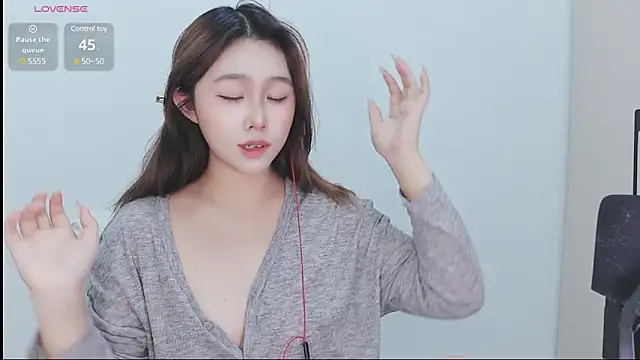 Hazel-11 online show from February 2025 01:38:02 PM