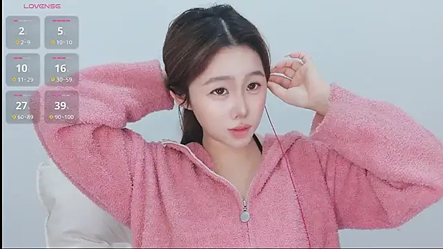 Hazel-11 online show from February 2025 12:31:01 PM