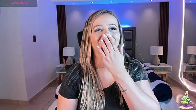 Snapshot of Susann_Ross chatting on December 2025 10:52:02 AM Susann Ross online show from December 2025 10:52:02 AM