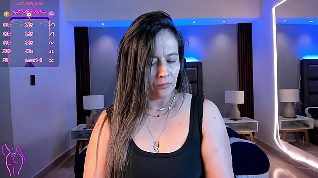 Snapshot of Susann_Ross chatting on November 2025 10:52:02 AM Susann Ross online show from November 2025 10:52:02 AM