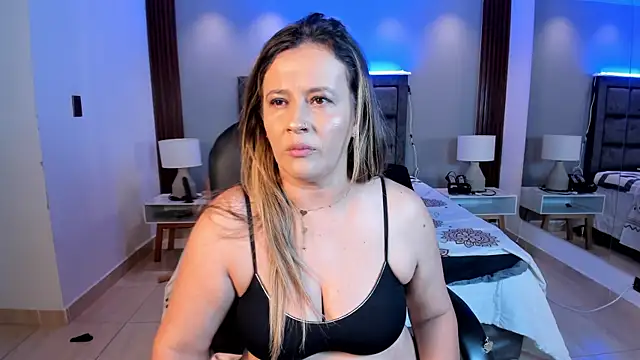 Snapshot of Susann_Ross chatting on June 2026 10:53:01 AM Susann Ross online show from June 2026 10:53:01 AM