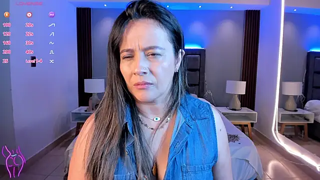 Snapshot of Susann_Ross chatting on November 2025 11:04:01 AM Susann Ross online show from November 2025 11:04:01 AM